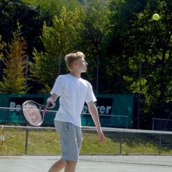 Tennis-Match beim Jugendturnier